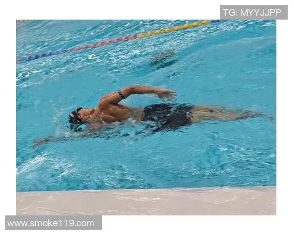 自由泳技巧提升与训练方法解析，让你在泳池中游得更快更轻松